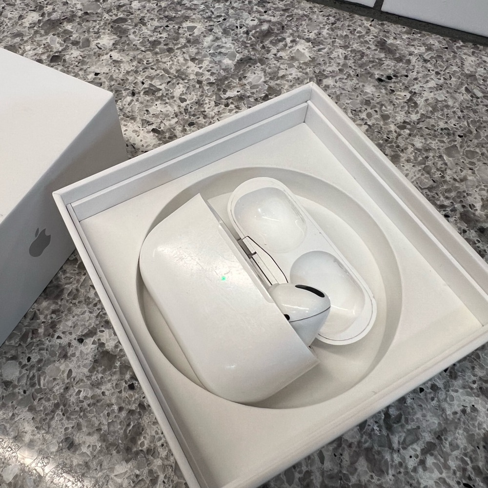 Apple AirPods Pro (White) -  Right AirPod + Case
